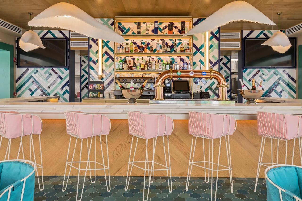 Barcelo La Nucia Palms Hotel Bagian luar foto The bar at the restaurant