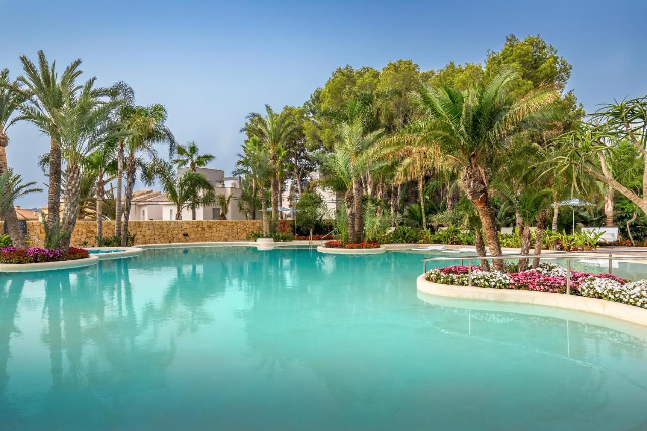 Barcelo La Nucia Palms Hotel Bagian luar foto The resort's swimming pool