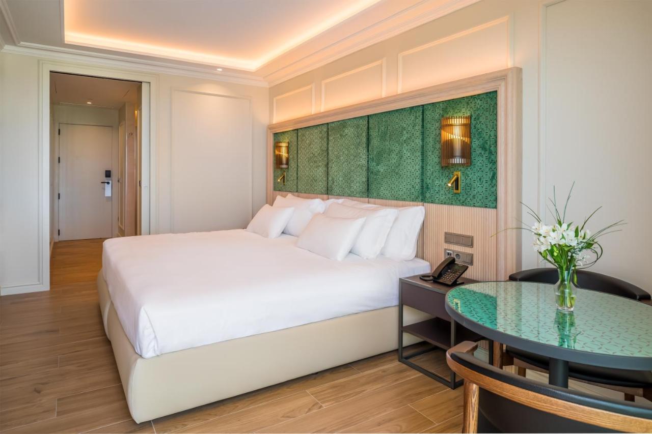 Barcelo La Nucia Palms Hotel Bagian luar foto A room at the hotel