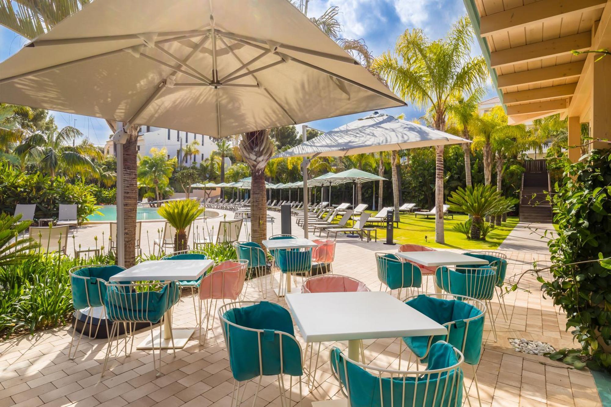 Barcelo La Nucia Palms Hotel Bagian luar foto The pool at the W South Beach