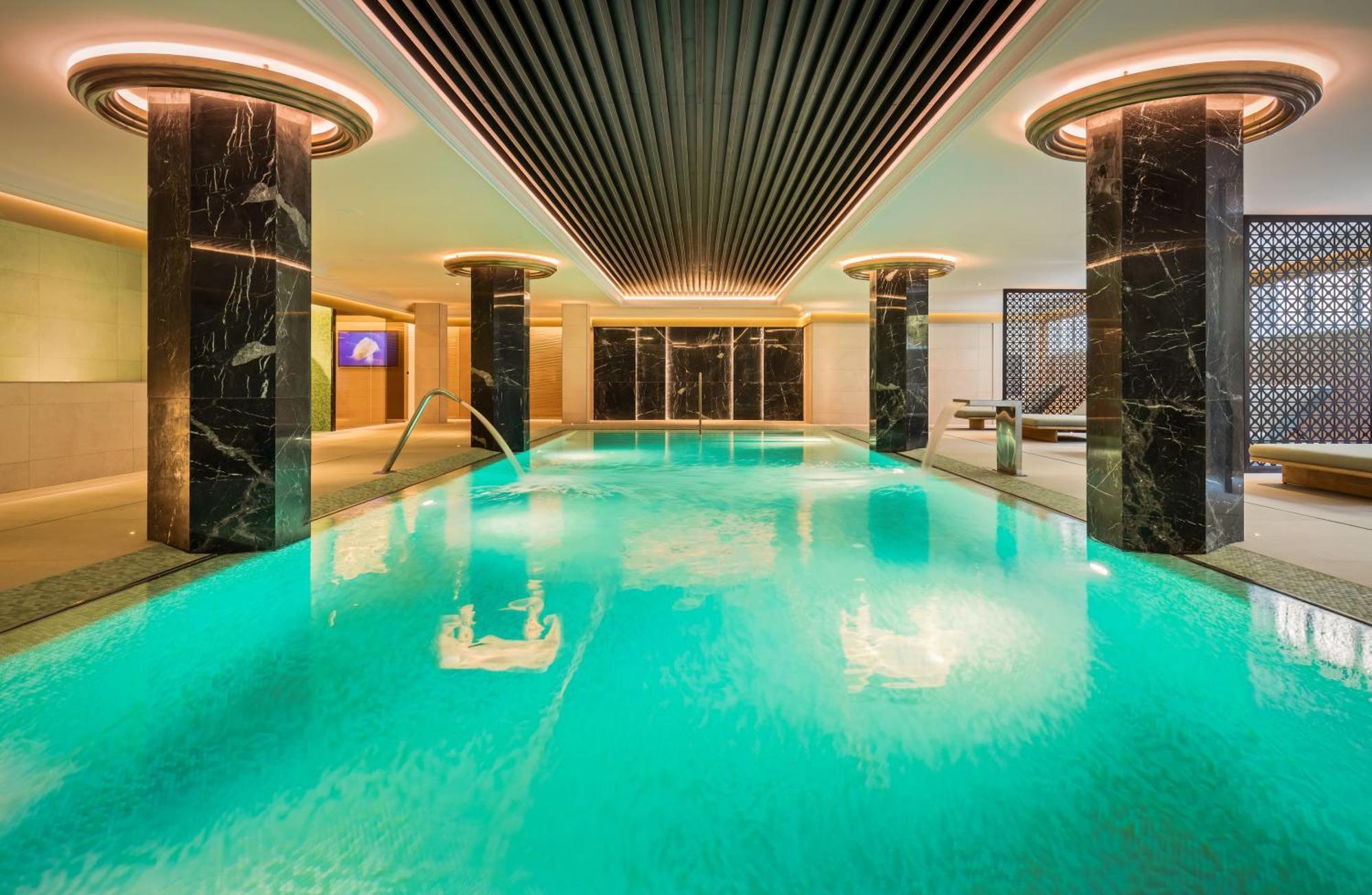 Barcelo La Nucia Palms Hotel Bagian luar foto The swimming pool at the hotel