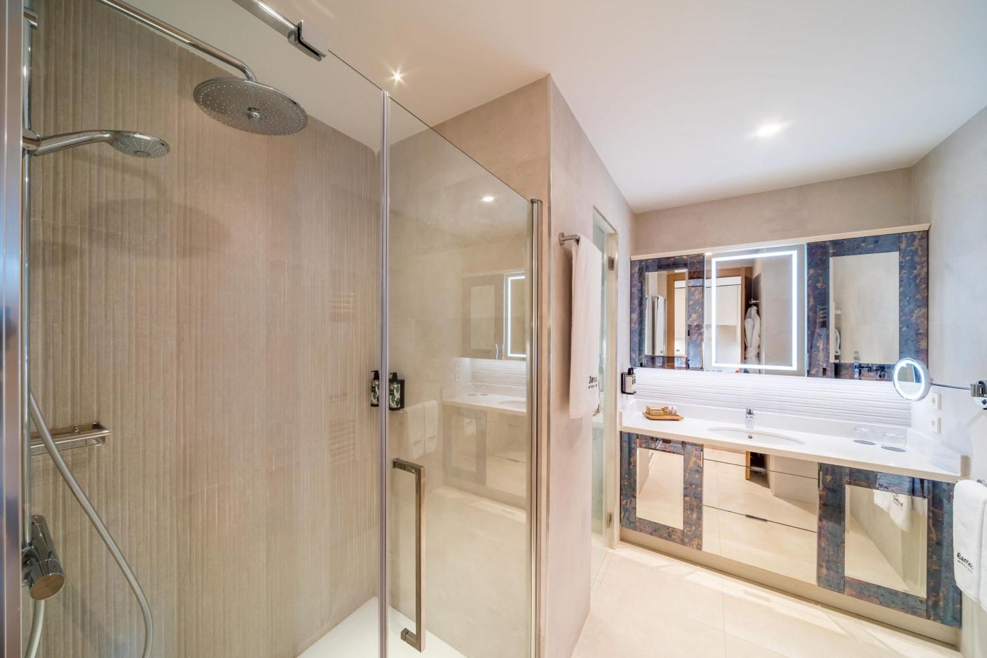 Barcelo La Nucia Palms Hotel Bagian luar foto A shower enclosure